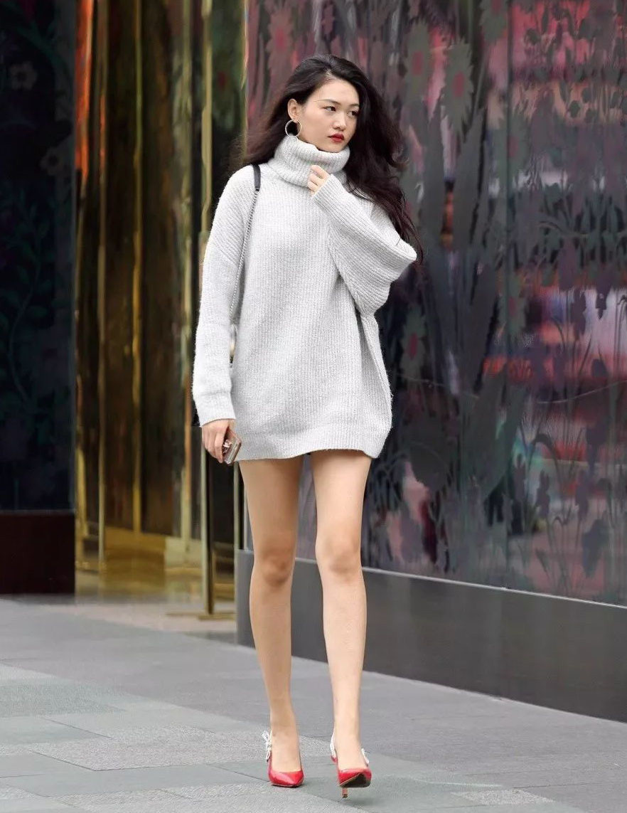 秋冬|秋冬时尚慵懒风穿搭, 选一条宽松高领针织裙搭配, 温柔大方显气质