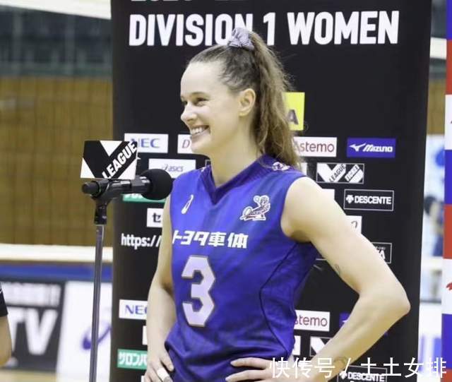 美国女排|真不容易!朱婷前队友4局80扣,难得获胜,赛后采访欣慰地笑了