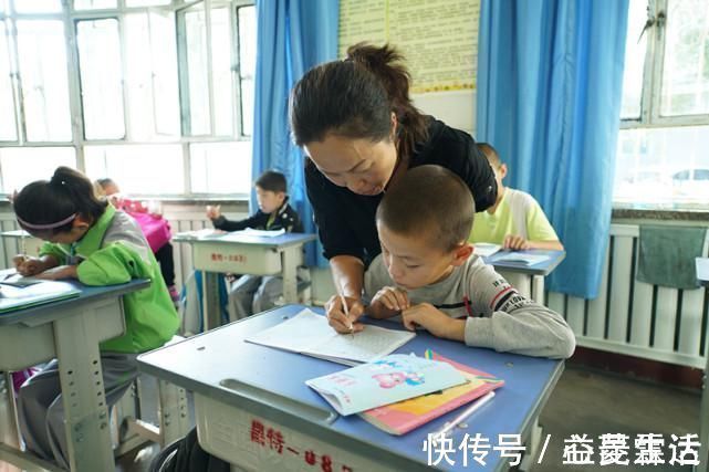 老师|阅卷老师不喜欢的4种字体,是你家孩子吗?考试时千万不能这样写