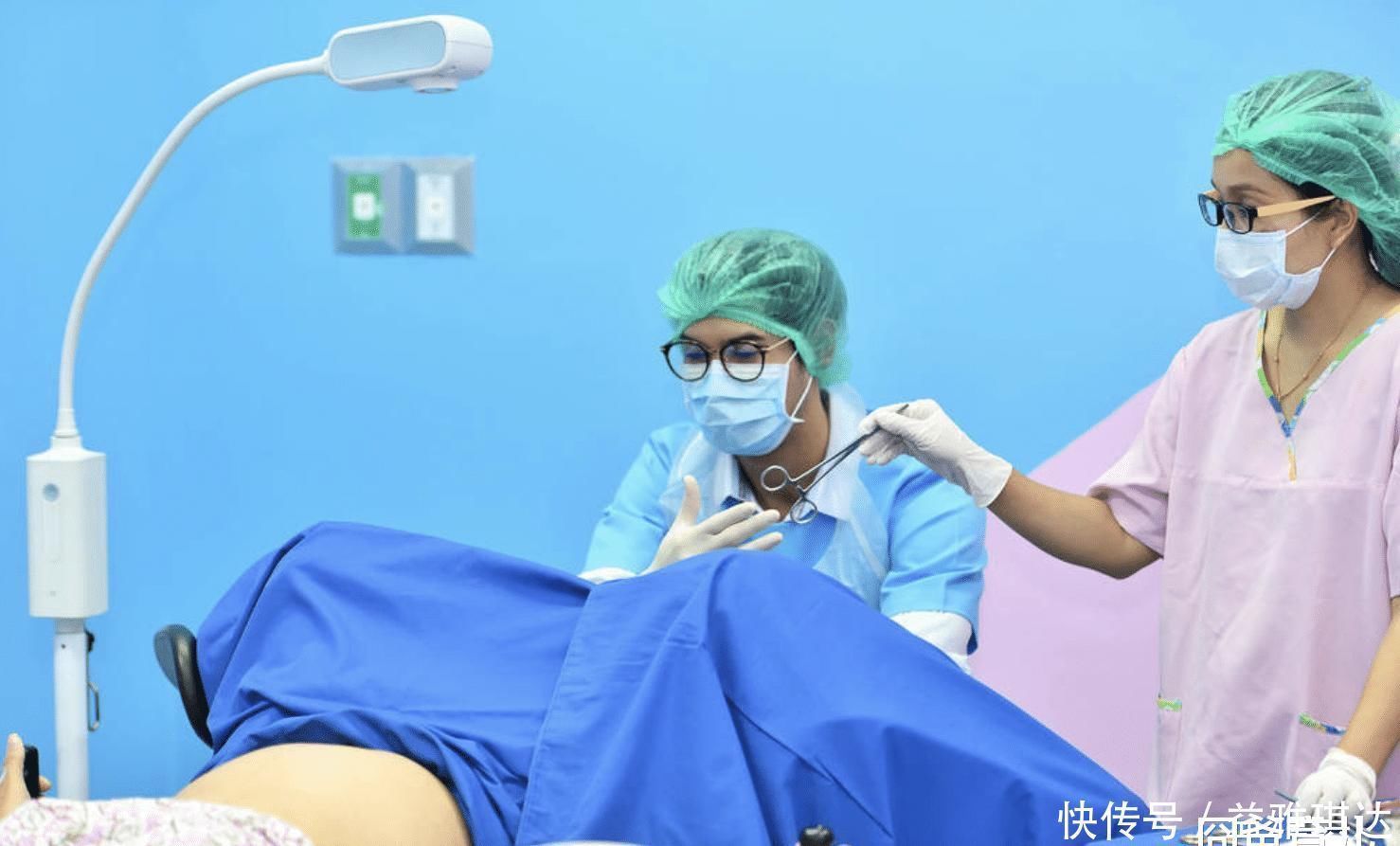 趴位|站着也能生孩子?助产士带你了解全过程:站着比躺着生靠谱