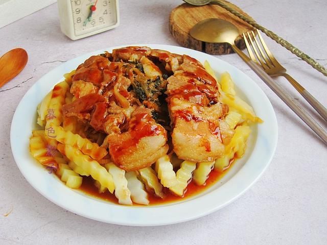 土豆扣肉|老两口，爱吃这菜维C是西红柿的4倍，被誉为人类“第2面包”抗饿