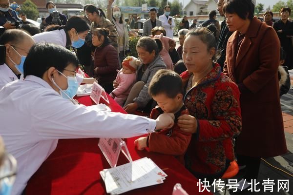 武店村|国际消除贫困日！河南省医学会名医名家走进淅川县武店村开展健康帮扶