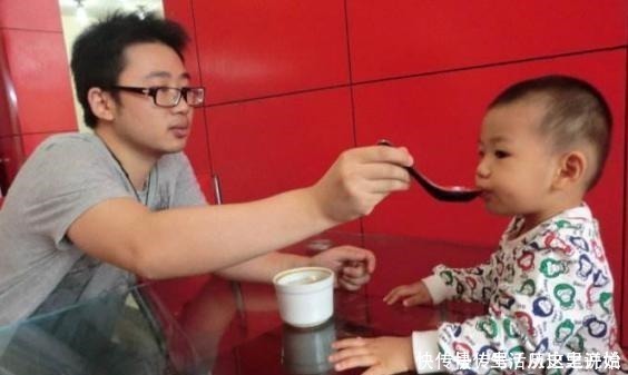 儿科医生|孩子积食总“蹬被子”儿科医生有4个苦衷,家长别不在乎!