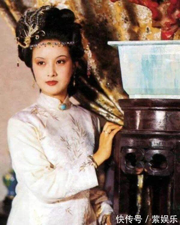 贾府$《红楼梦》之谜贾府众多姑娘,王熙凤为何独独敬重林黛玉一人