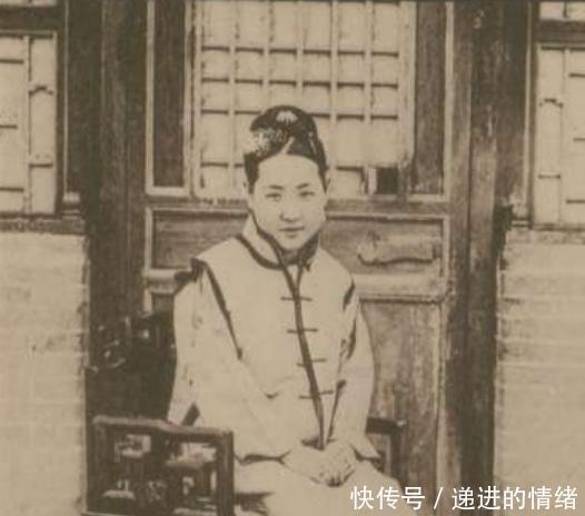 东北老照片全真道士的“表”很古老,蒙古王妃的椅子很值钱