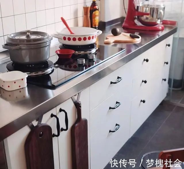 橱柜|入住2年真实体验:不锈钢橱柜能不能安装?很多家庭被坑惨了