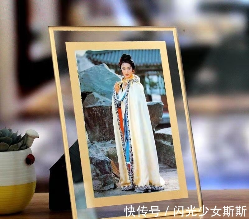 凤姿!红学又一大发现,红楼中最美的女子,曹雪芹用一首赋写尽了红颜