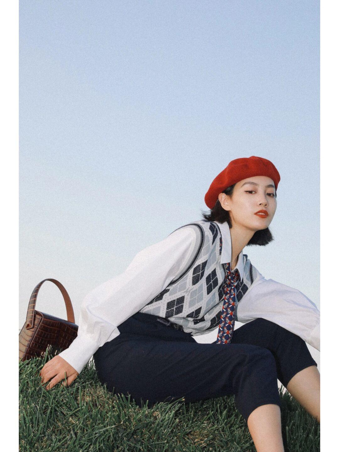 时尚|想要穿出少年感!不如试一试马甲衬衫+黑色西装裤,高级又时尚!