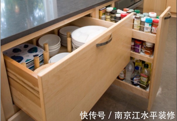小户型|南京小户型厨房的收纳，怎么收纳不凌乱，物品一目了然