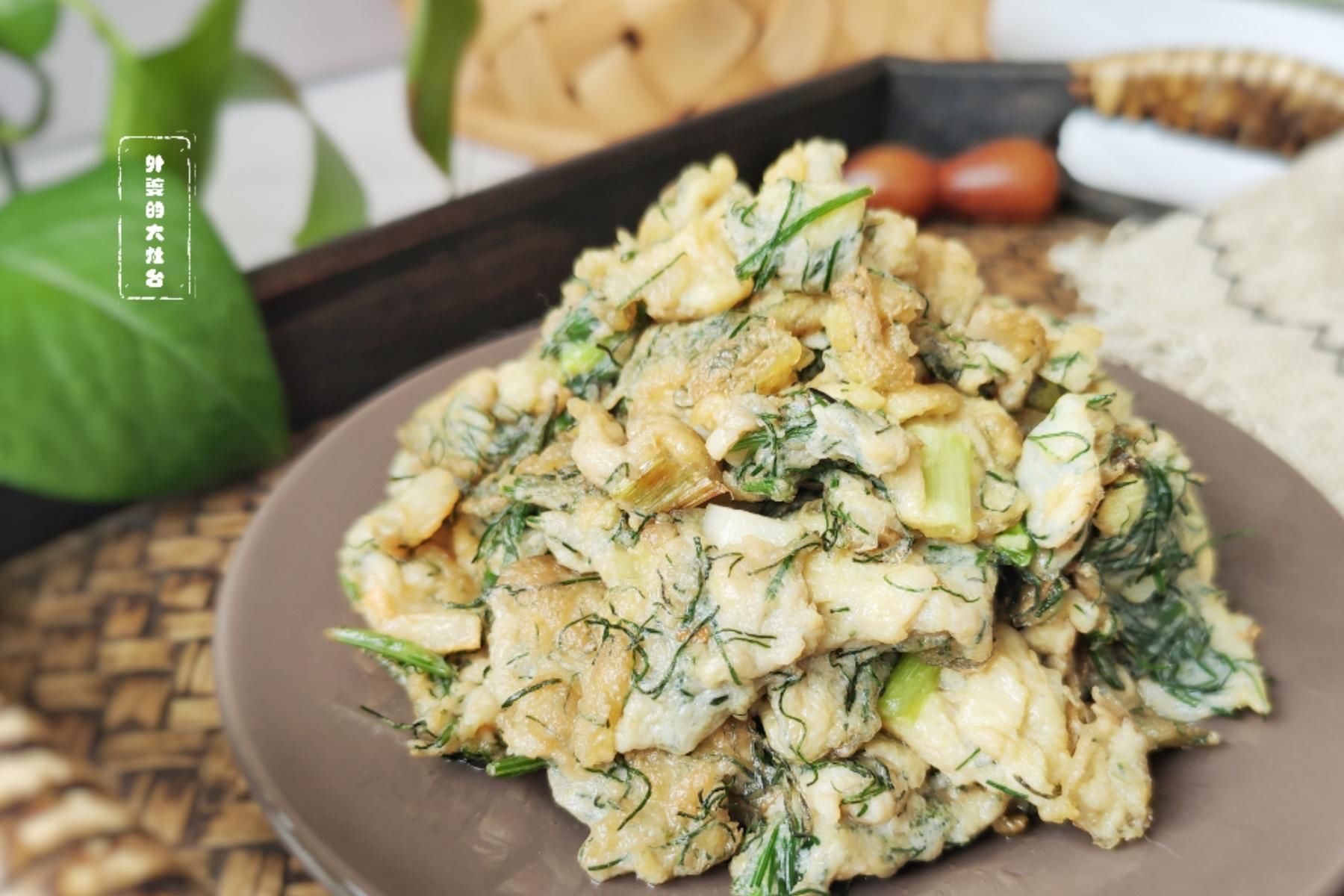 猪毛菜|遇见这个没人要的野菜，一定要多摘一些，简单一炒，别提多香了