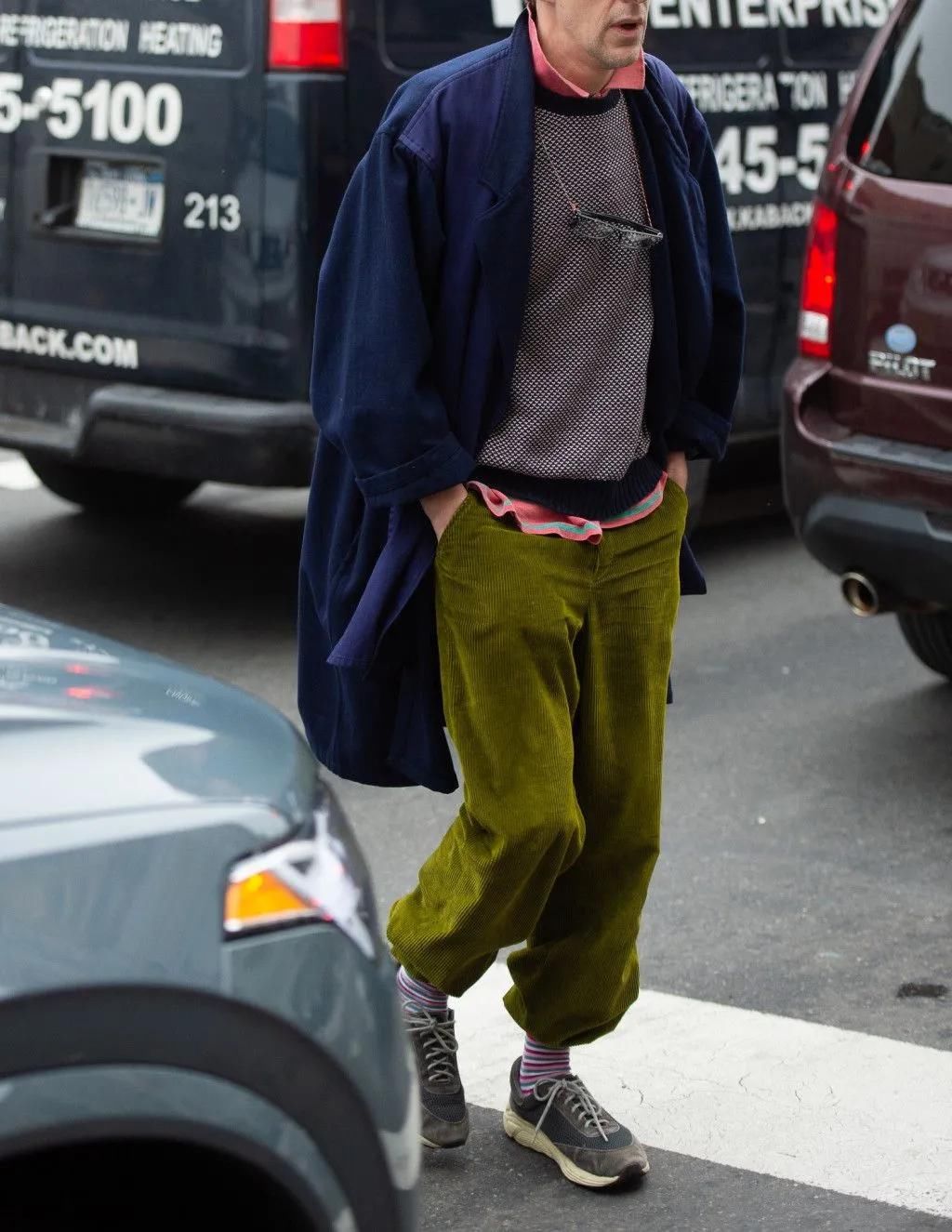 敢在这个冬天里横行无忌的男人，衣柜里都不缺这3条裤子