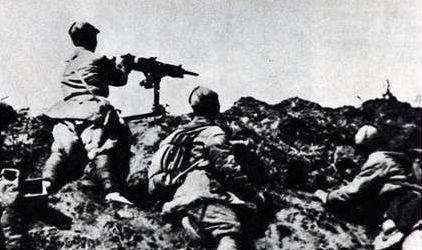 老兵|抗日老兵激战时用战友尸体挡子弹,为此内疚几十年,这么做对吗?