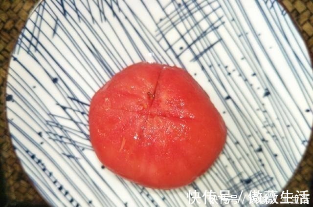 凉拌西红柿,只知道放糖就错了,难怪西红柿不出汤,大厨这样做