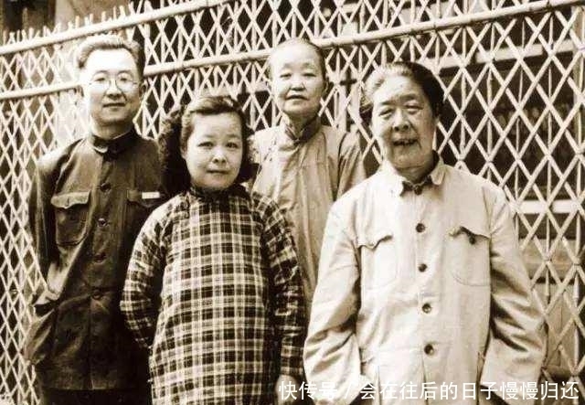 启功|她貌平文化低却嫁了国学大师,生前丈夫跪拜,身后为她独居30年