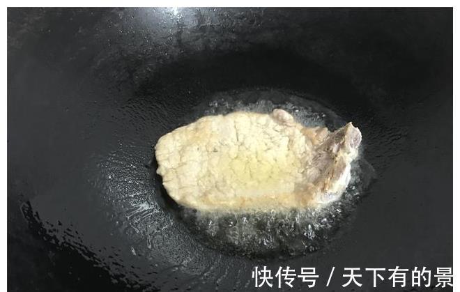 大排|红烧大排好吃有诀窍，一拍二炸三煮，简单三步，大排鲜嫩又入味