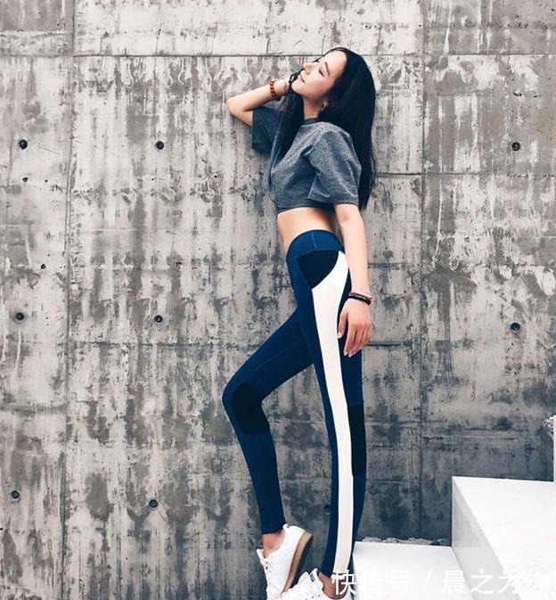 身材 丰润标致的打底裤优雅女孩,好穿又百搭