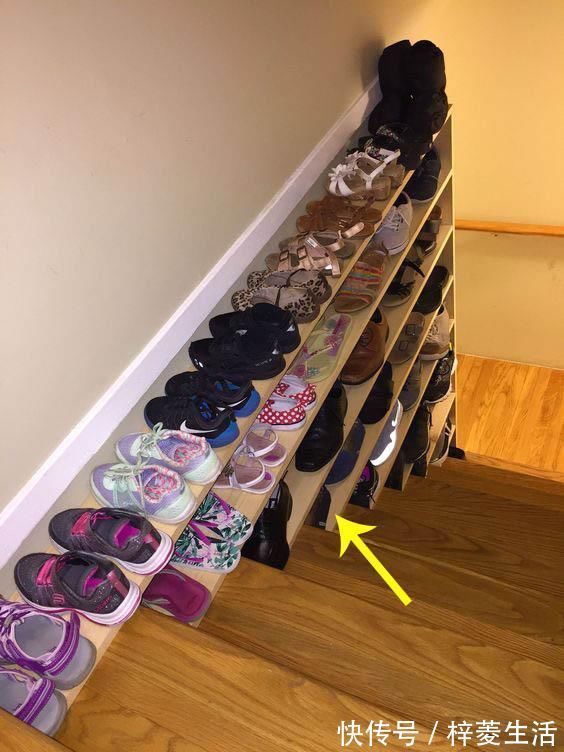 台阶|朋友实在太聪明了,把鞋架搭在楼梯上,1㎡都不浪费,谁能想得到