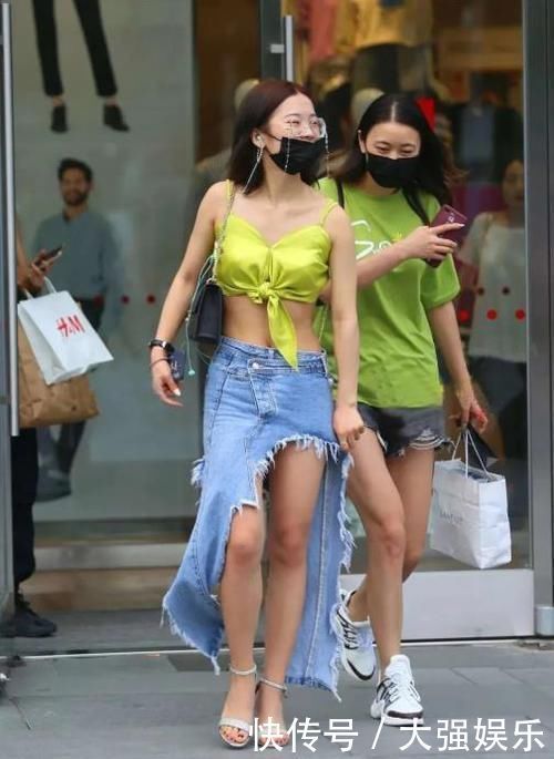 嫌热|穿牛仔裙嫌热,重新“改造”一番后美女都直呼“凉爽”