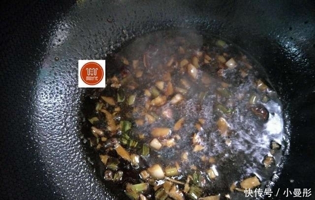 在家做茄子,我教你一招,不仅不吸油,味道比红烧肉还香!