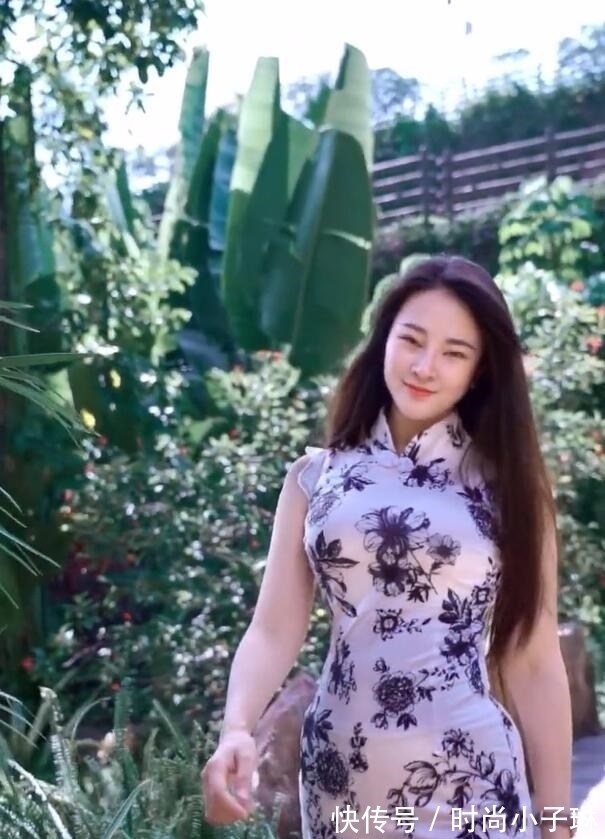 魅力 旗袍造型散发高级感,行走间魅力尽显,看着得有100斤