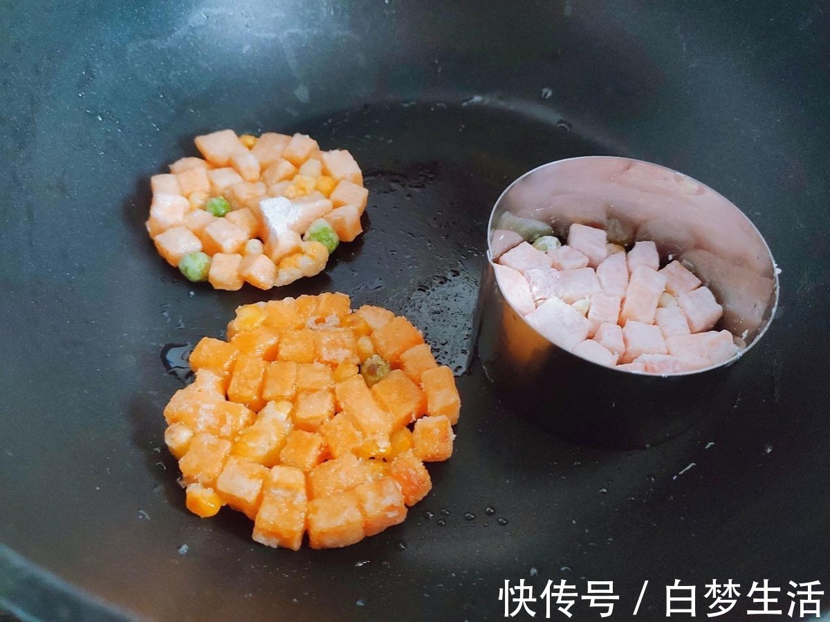 模具|红薯别总煮着吃,放入煎锅中烙一烙,外酥里嫩,太好吃了