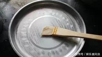 人人|凉皮自己在家就能做,做法简单又干净,学会这个窍门,人人都能做