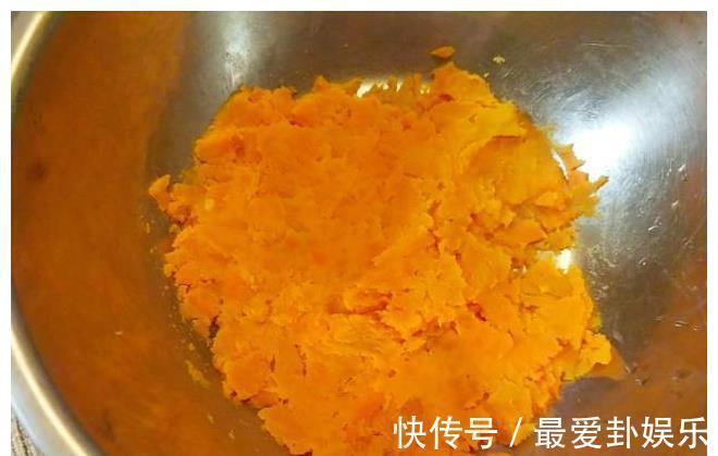 吃法|红薯改良新吃法,表面金黄松软香甜,一个平底锅就能做好