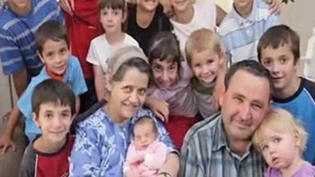 疼痛|国外一女人生孩子上瘾,连生69个,辨认孩子最头疼