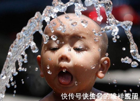 专家|早晨空腹喝水很养生?专家:不注意以下3点,还不如别喝