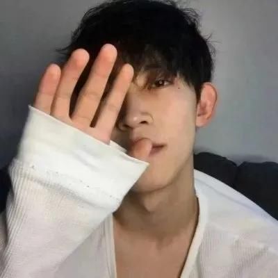 头像｜男｜不是因为奥特曼能变成光，而是心中有光才能变成奥特曼