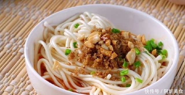 在家|自己在家做担担面,好吃又管饱,这样吃最爽了!