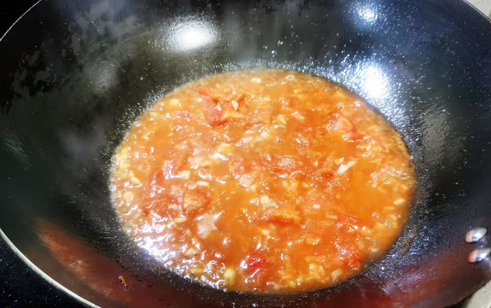 立冬后,西红柿和白菜结合,酸甜可口,省时又营养,不会吃可惜了