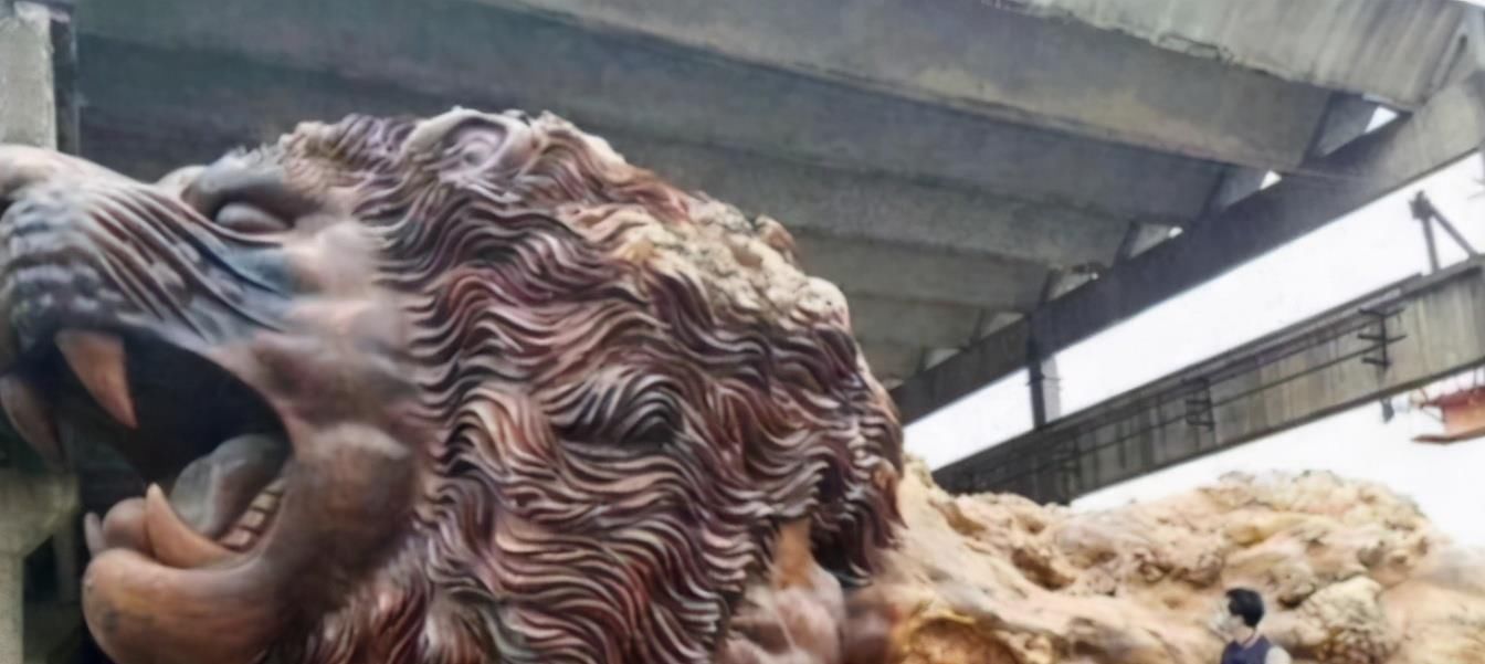 匠人$一匠人雕15米30吨重“雄狮”,称没1000万不卖,今宝物变“废品”