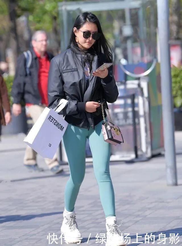 羡慕别人穿“健美裤”时髦有型,自己却不会穿这3招你掌握了吗