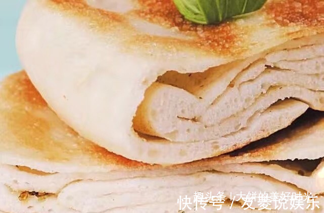 早餐爱吃鸡蛋饼,层层松软,香味浓郁,家人说第一次吃,上桌秒光