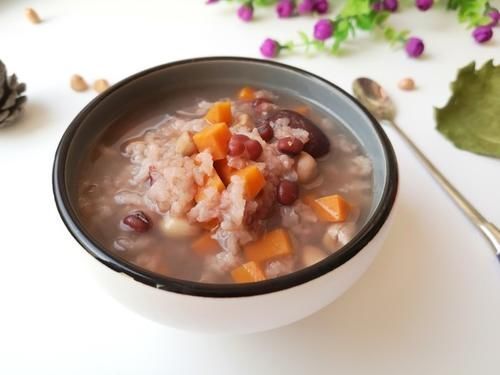 红豆和“它”一起炖，皱纹消失了，嘴巴不臭了，秀发变得乌黑亮丽