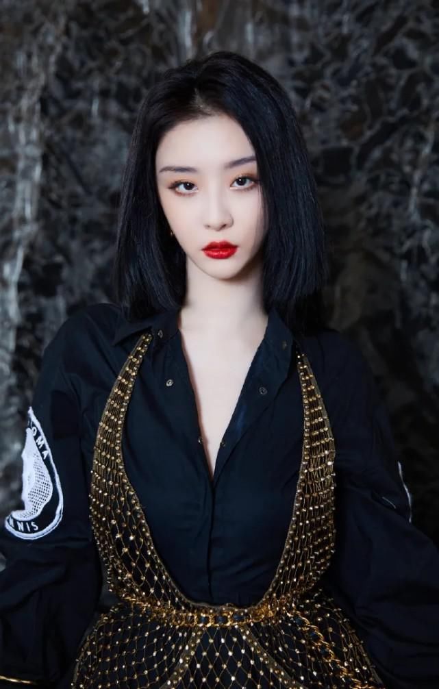 小卷卷|今春流行什么发型？满头烫挂耳染公主切都上榜，喜欢就挑一款吧