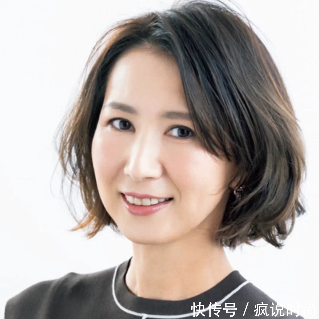 烫发 适合50岁大圆脸女人的发型，选择适合自己的发型，才更显年轻