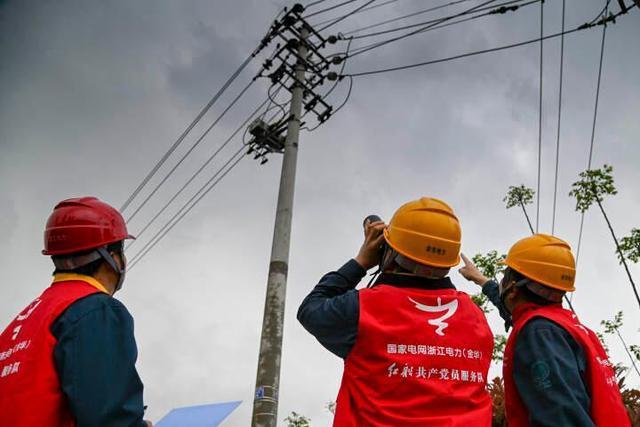 钓鱼误触高压线！嘉兴男子衣服全碎，头成“煤球”，他错在哪里
