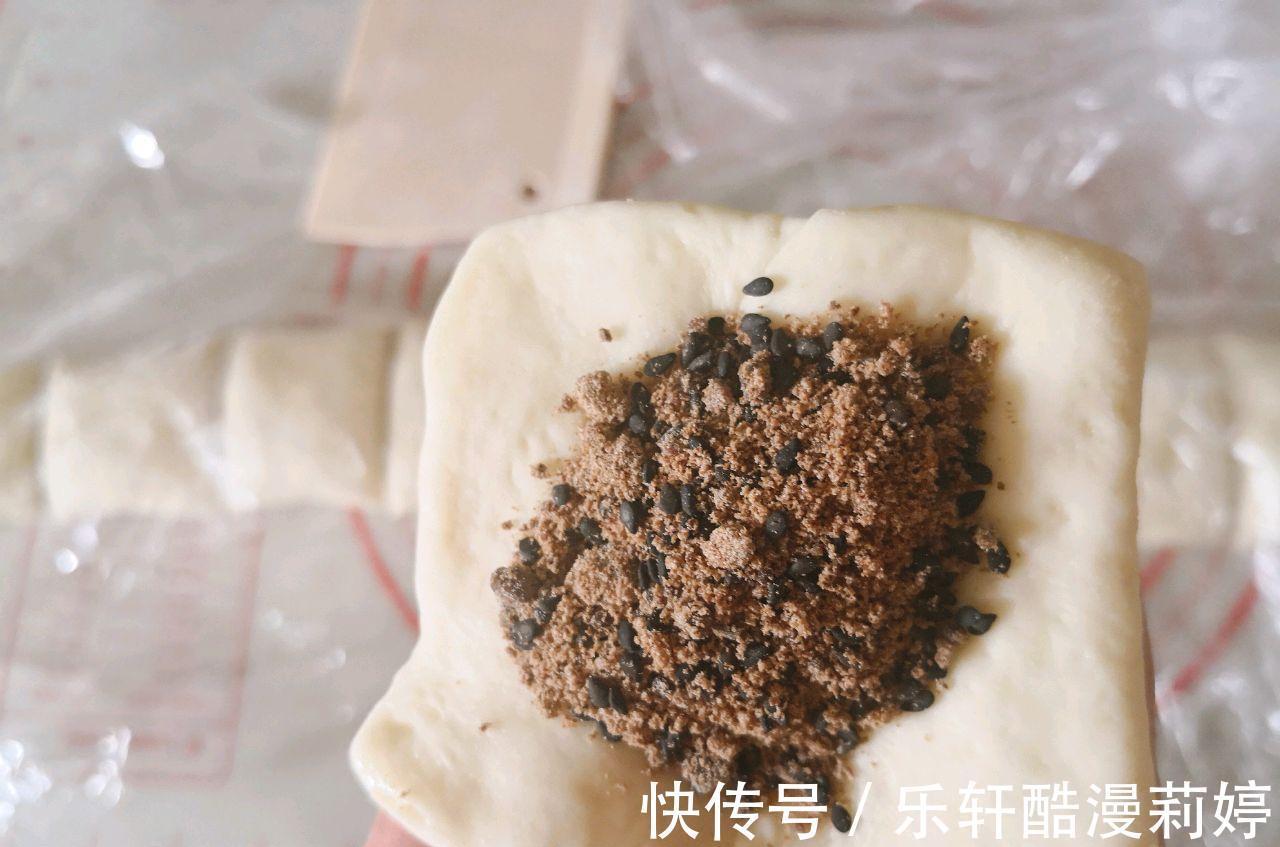 泡打粉|做红糖黑芝麻饼一点都不难，又软又有嚼劲儿，营养健康还好做