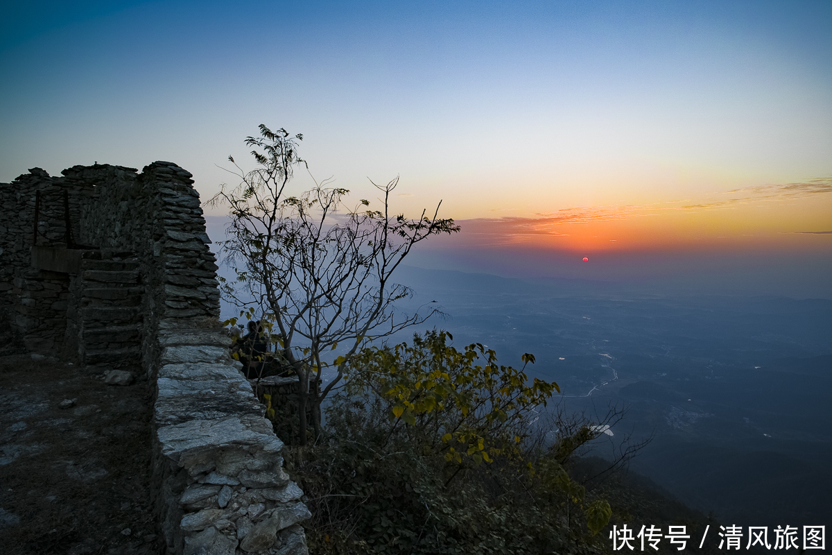 绝佳|武汉的最高点，曾经的西峰古寨，今日大家观日出的绝佳处