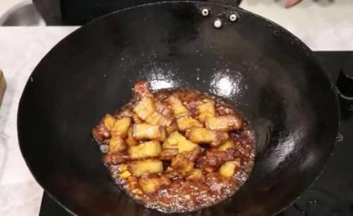 花雕酒|为什么你做的红烧肉不软烂不入味，还有腥味？原来大厨多加了1步