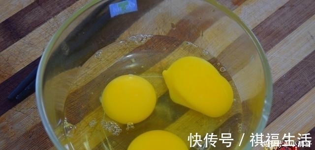 翻炒均匀|洋葱炒鸡蛋最好吃的做法，简单美味又下饭，看看你喜欢吃不？