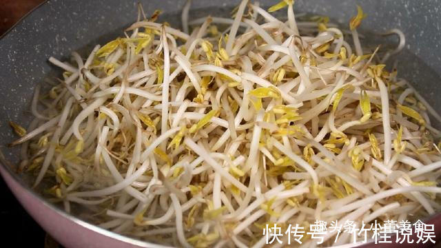炒豆芽时,有人焯水有人直接炒,做错这一步,豆芽不脆不爽口