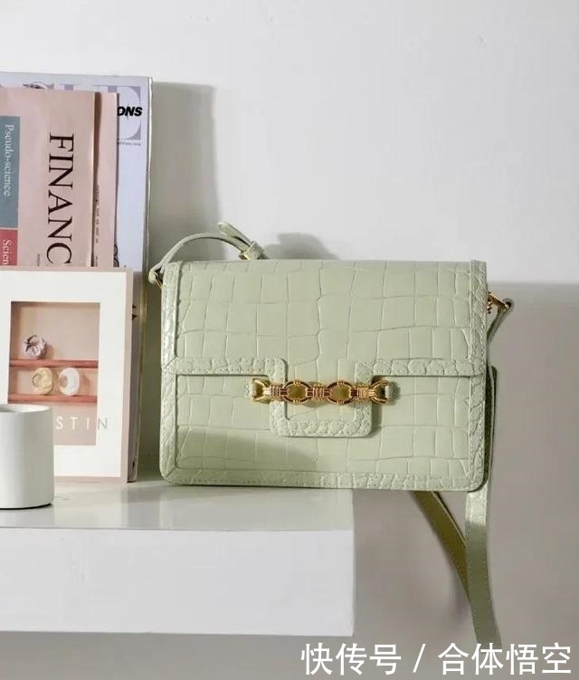 烂大街的包包别背了!2021春夏最流行的是这些