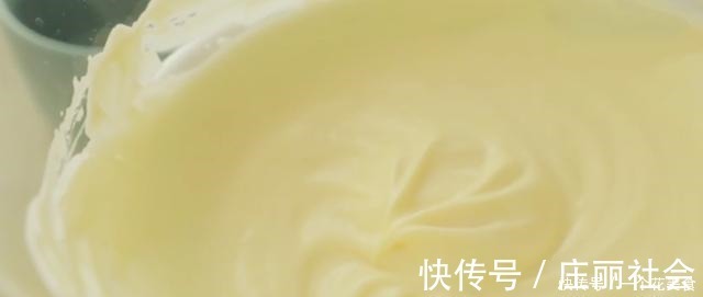 俏丽棉花芝士蛋糕，如棉花一般柔软，带着芝士的细腻湿润