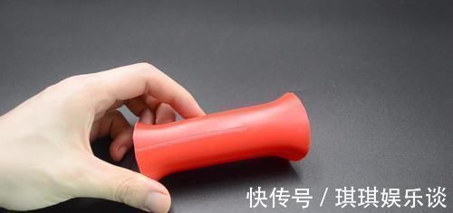 空洗衣液瓶子别扔了，改造一下，秒变塑料袋防勒手神器，太实用了