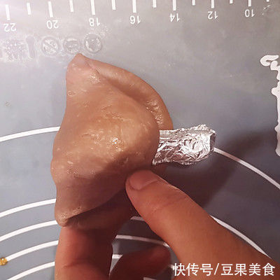 好吃|好吃到舔盘的糊弄小朋友系列之鸡翅面包，吃一次就上瘾