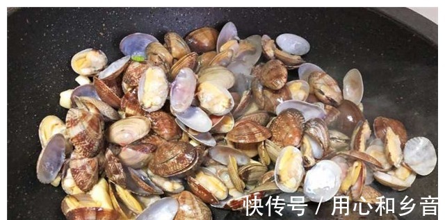 饭店|饭店大厨教你炒花甲,肉质肥嫩鲜美,好吃又好做,几分钟就能出锅!