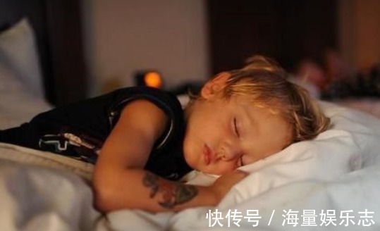 医生|4岁女孩“喝水”进了医院,医生3个时间段别给娃喝水,易积食